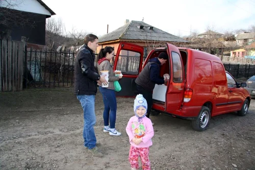 Campania de ajutorare a săracilor cu o masă caldă FOTO