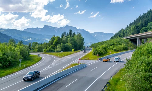 Masini pe autostrada in Austria FOTO Shutterstock 
