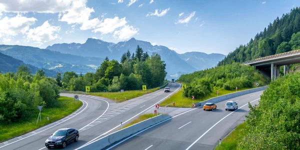 Masini pe autostrada in Austria FOTO Shutterstock 