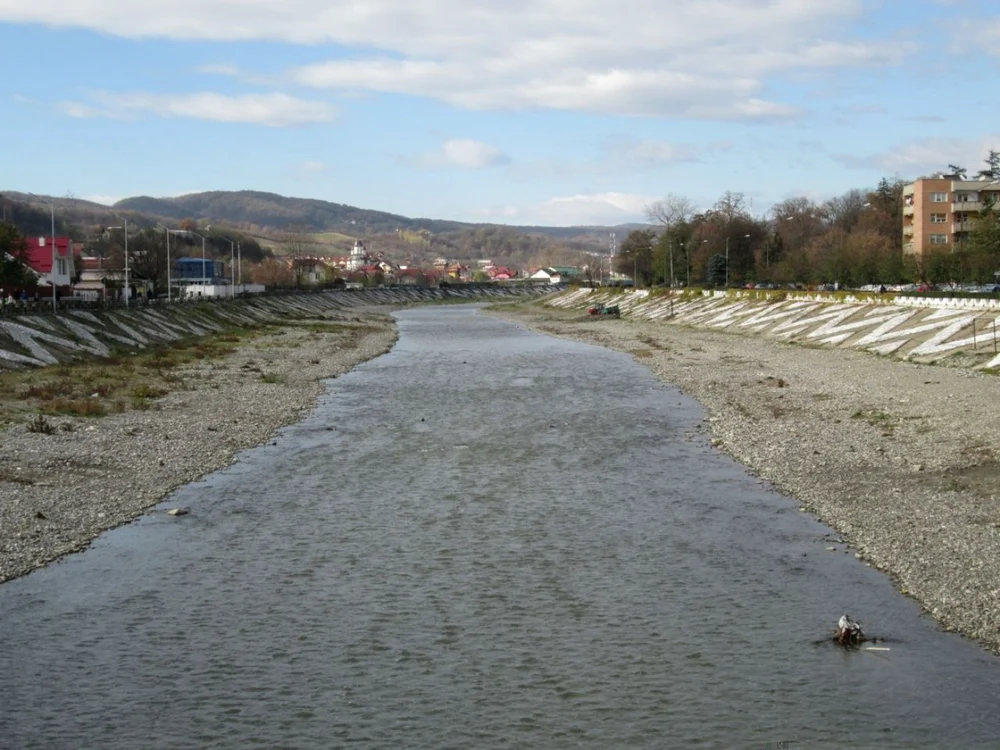 După desemnarea câştigătorului, primăria va accesa fonduri europene pentru amenajarea albiei Olănestiului. Foto Adevărul