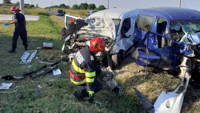 Două persoane au fost găsite încarcerate. FOTO ISU Giurgiu