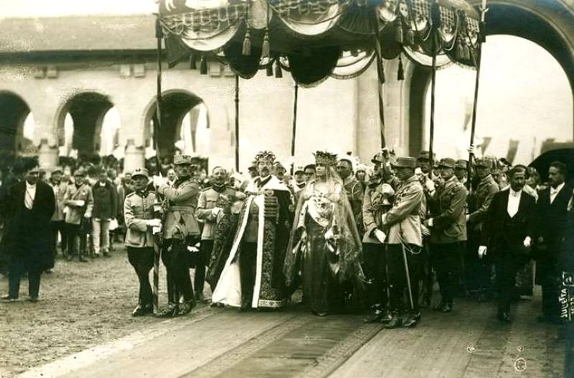 La 15 octombrie 1922, într-o ceremonie impresionantă, Regele Ferdinand și Regina Maria se încoronau, simbolic, drept „primii regi ai tuturor românilor”