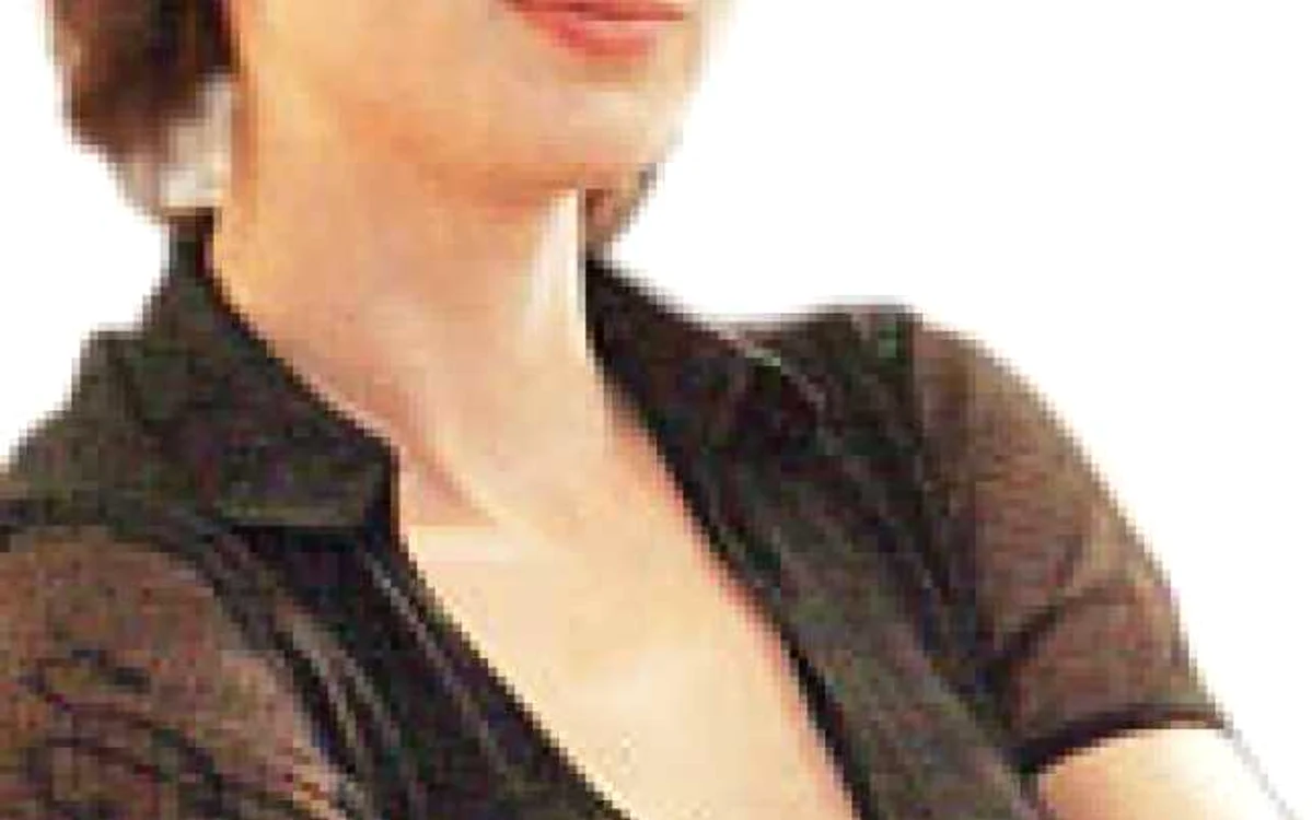 În Bucureşti, Laura nu concepea să iasă din casă fără machiaj şi fără hainele perfecte