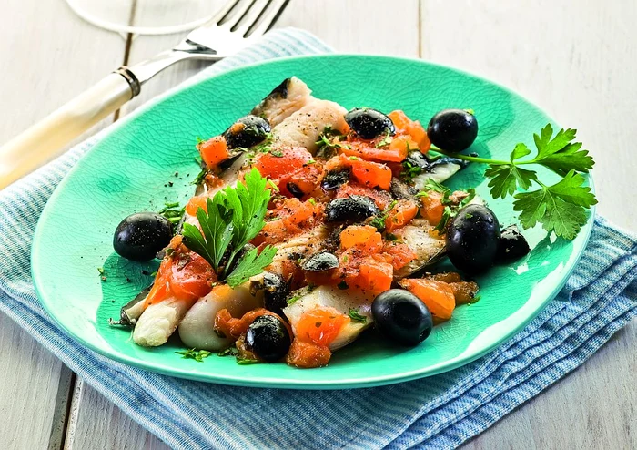 salata de cod cu rosii si masline jpeg