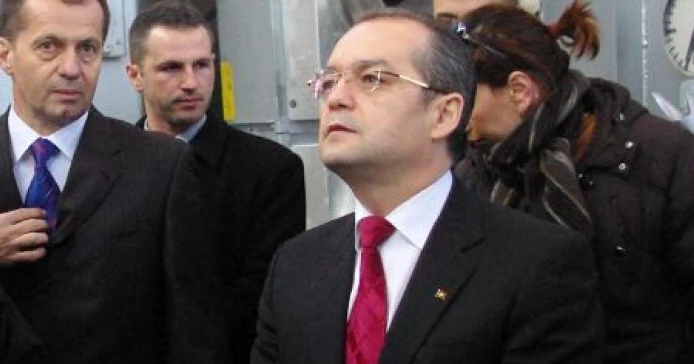 Emil Boc s-a confesat Mitropolitului Ardealului în vizita de la Sibiu