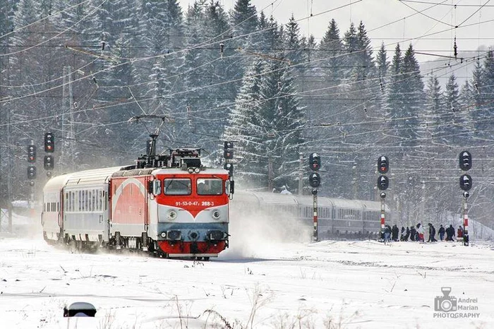 
    Mersul trenurilor e afectat de poleiFOTO: Facebook CFR Calatori  