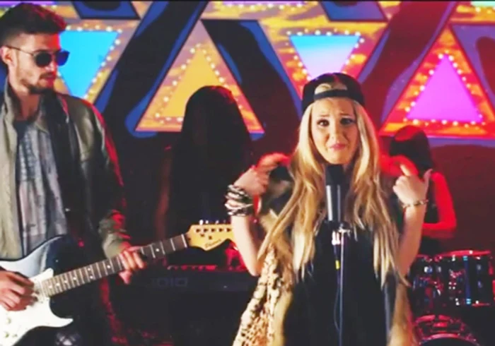 Criss Blaziny și Alessandra cântă împreună melodia „Adio, da' rămân cu tine”, pentru care au filmat un videoclip în clubul „Colectiv”fotografii: arhiva personală