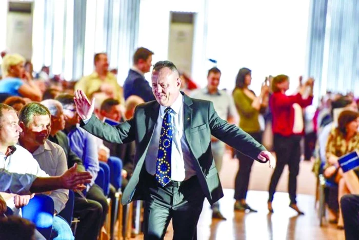 
    Damian Butnariu, primarul din Mogoşeşti Siret foto: captura Facebook  