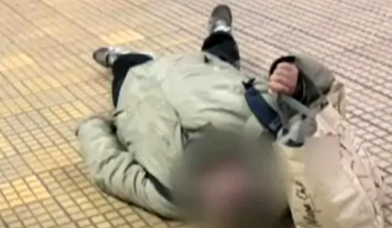 
    Unui bărbat i s-a făcut rău la metrouFoto: Captură Video  