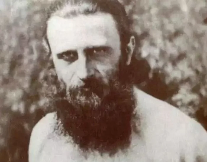 
    Viața lui Arsenie Boca: A rămas orfan de tată încă din adolescență  