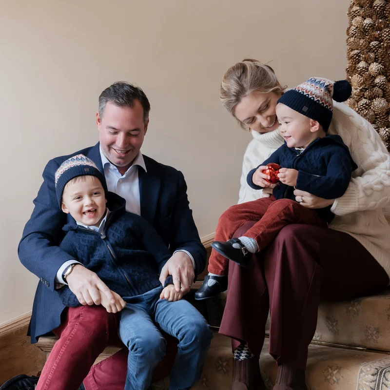 Guillaume de Luxemburg cu soția sa, Stéphanie de Luxemburg, și copiii lor, Prințul Charles și Prințul François. FOTO: Casa Marelui Duce
