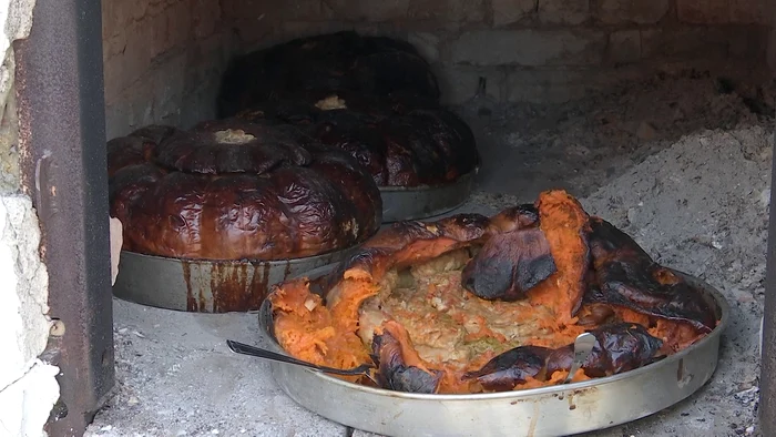 Sarmalele în coajă de bostan sunt apreciate de clienți. FOTO Iulian Bunilă