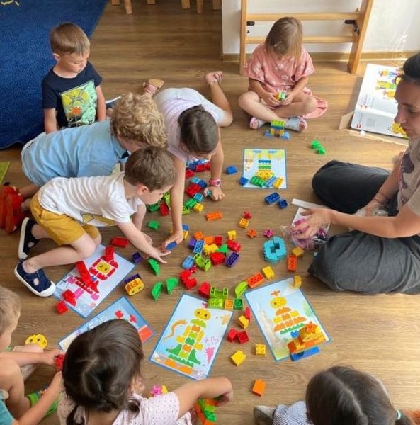 Premieră. Copii de grădiniță educați în stil Cambridge