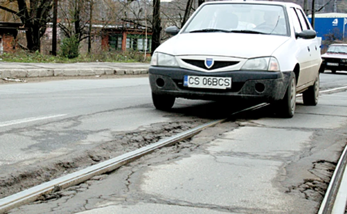 Situaţia drumurilor din Reşiţa este din ce în ce mai proastă