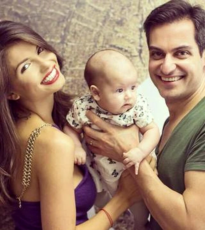 Slavena, Emma şi Iulian, o familie fericită. Trecutul nu mai contează