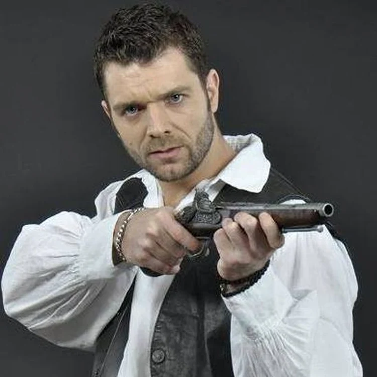 
    Marian Niculae a renunţat vineri (28 august) la burlăciefoto: arhiva personală  