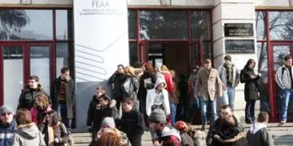 Stundenţii care învaţă nouă luni la Iaşi apar în statisticile INS