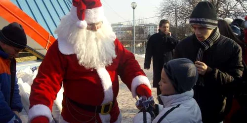 mos craciun la patinoar