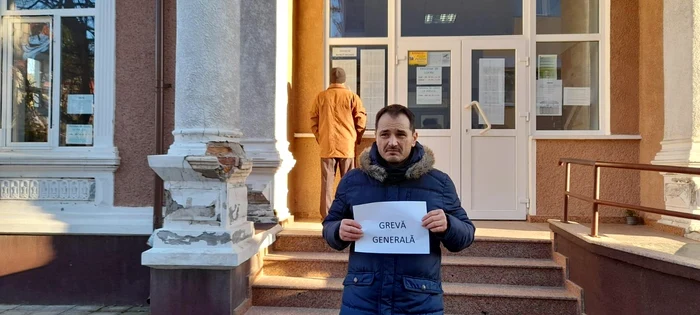 Adrian Bulgaru, un grevist „singuratic“ FOTO Mesagerul Neamț