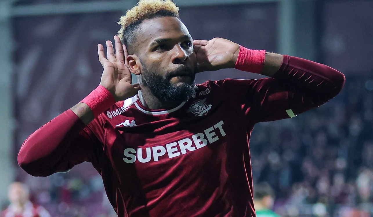 Aaron Boupendza, pe picior de plecare de la Rapid (FOTO: Sportpictures)