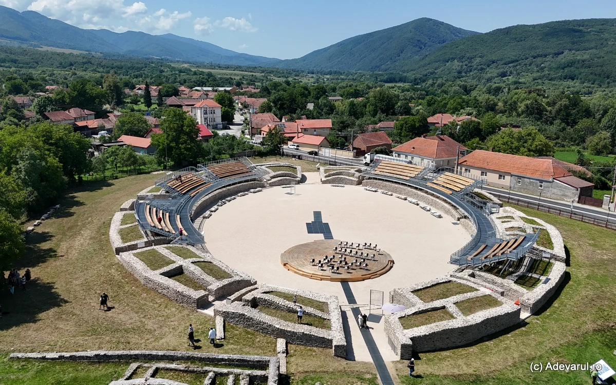 Amfiteatrul de la Ulpia Traiana Sarmizegetusa. Foto: Daniel Guță. ADEVĂRUL