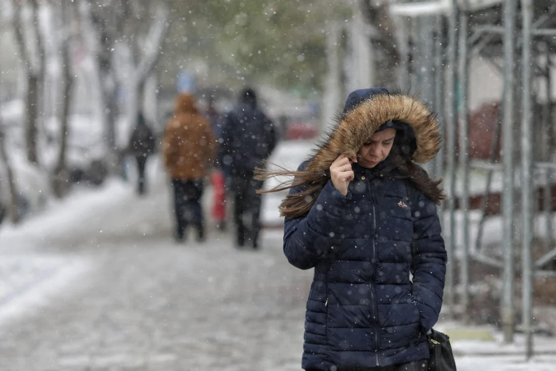 Cod galben ninsoare Bucureşti / FOTO Inquam Photos / Octav Ganea
