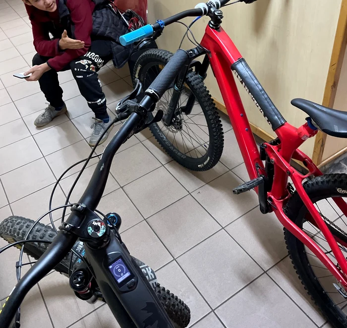 Bicicleta furată, găsită de Max Munteanu FOTO Facebook Maximilian Radu Munteanu