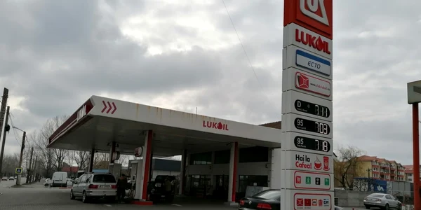 benzinărie lukoil - foto alina mitran