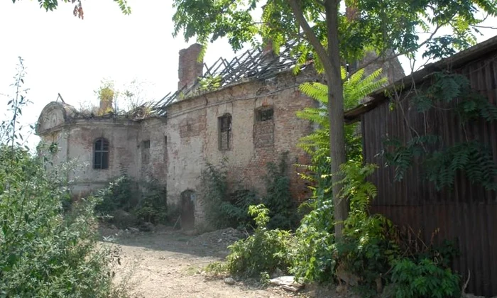 Cazarma Husarilor din Oradea, la un pas de colaps jpeg
