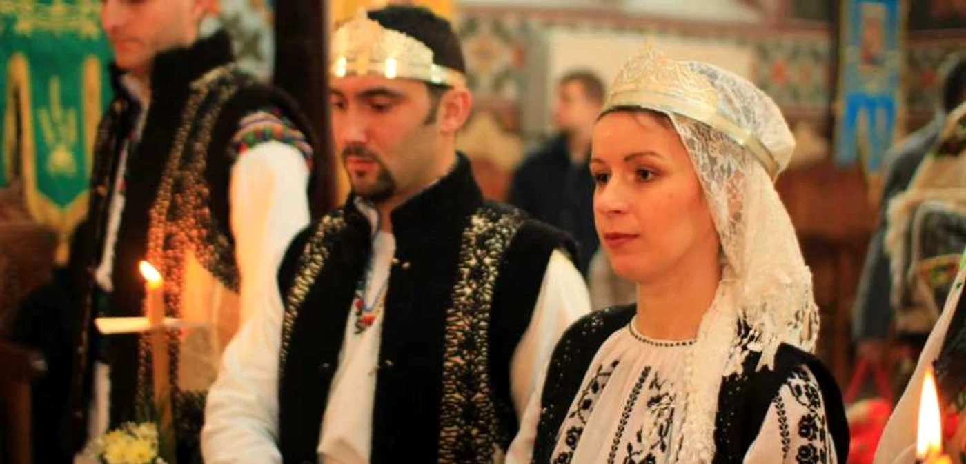 Obiceiuri de nuntă în Moldova. Tineri căsătoriţi din Bucovina. FOTO: Nunţi în Bucovina