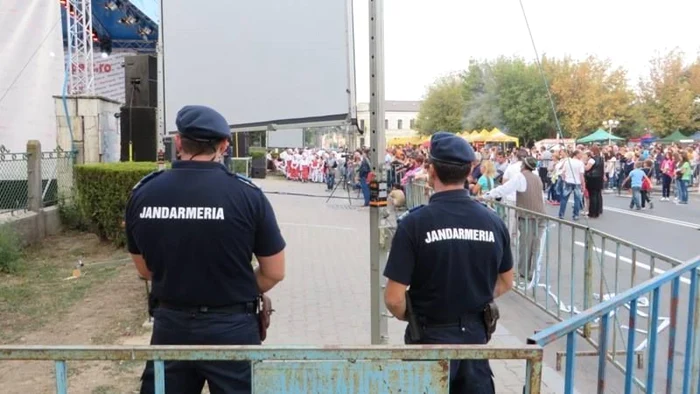 Jandarmeria asigură ordinea publică la manifestările organizate în oraş în acest weekend FOTO IJJ