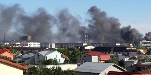 incendiu fum gros sud bucuresti foto andreea unturica