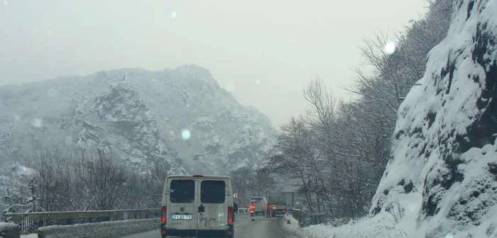 Intre statiunile Voineasa si Vidra se circula in conditii de iarna