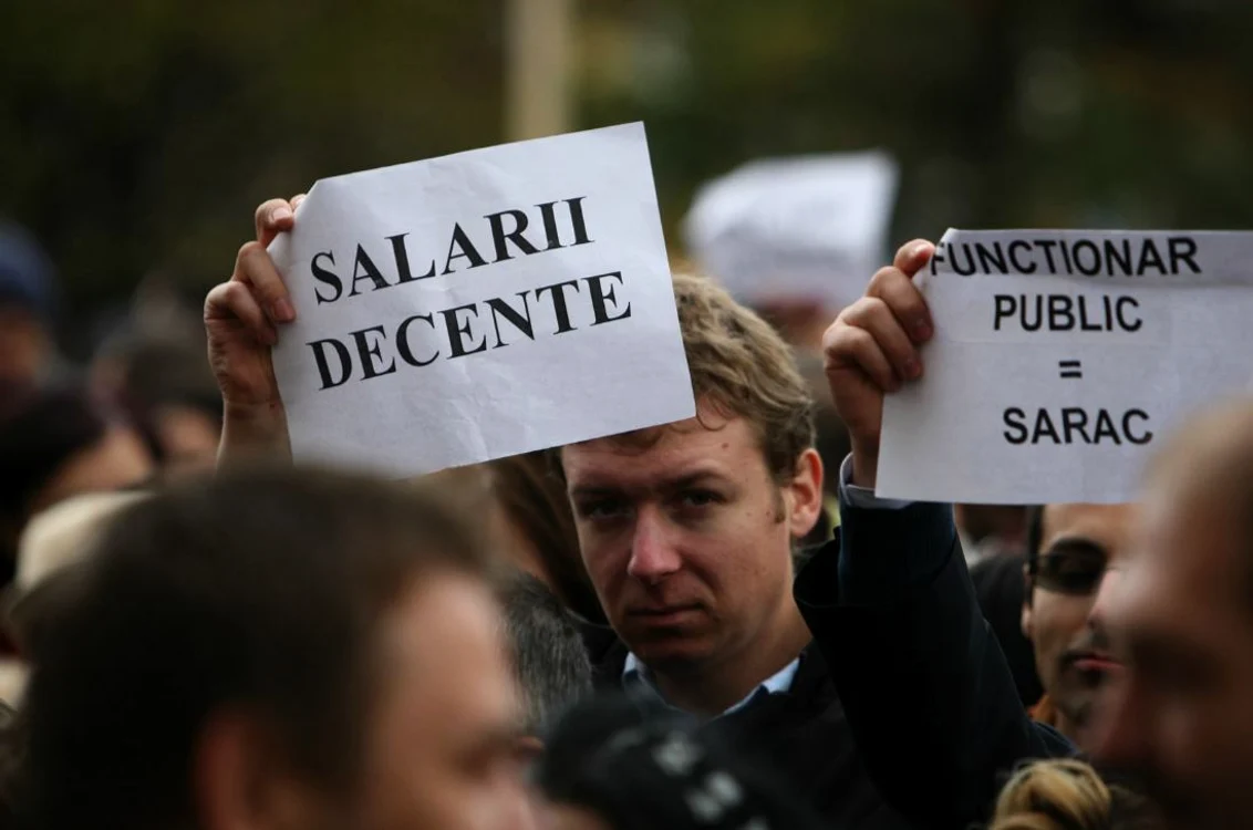 
    Bugetarii își revendică drepturile în stradă și, de cele mai multe ori, au succes (foto: Gheorghe Florin)  