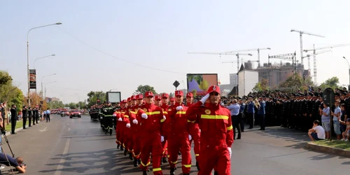 pompieri isu bucuresti drapel de lupta foto ISU BUCURESTI /ILFOV 2