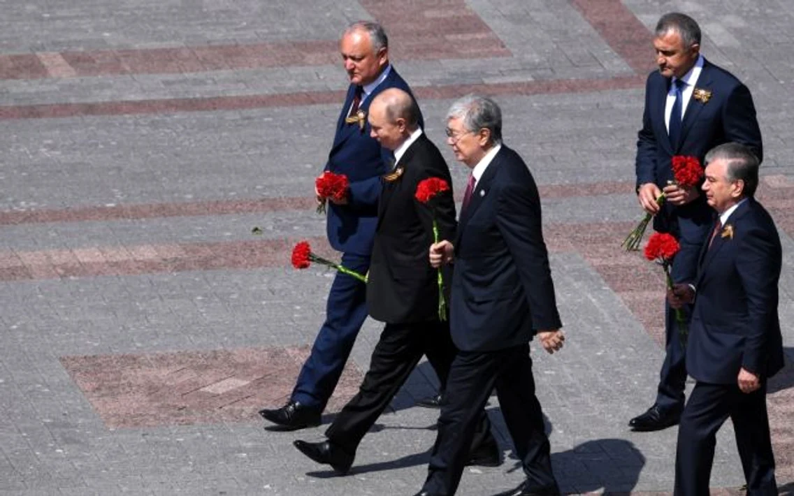 Igor Dodon si Vladimit Putin la parada de Moscova. FOTO Guliver-Gettyimages