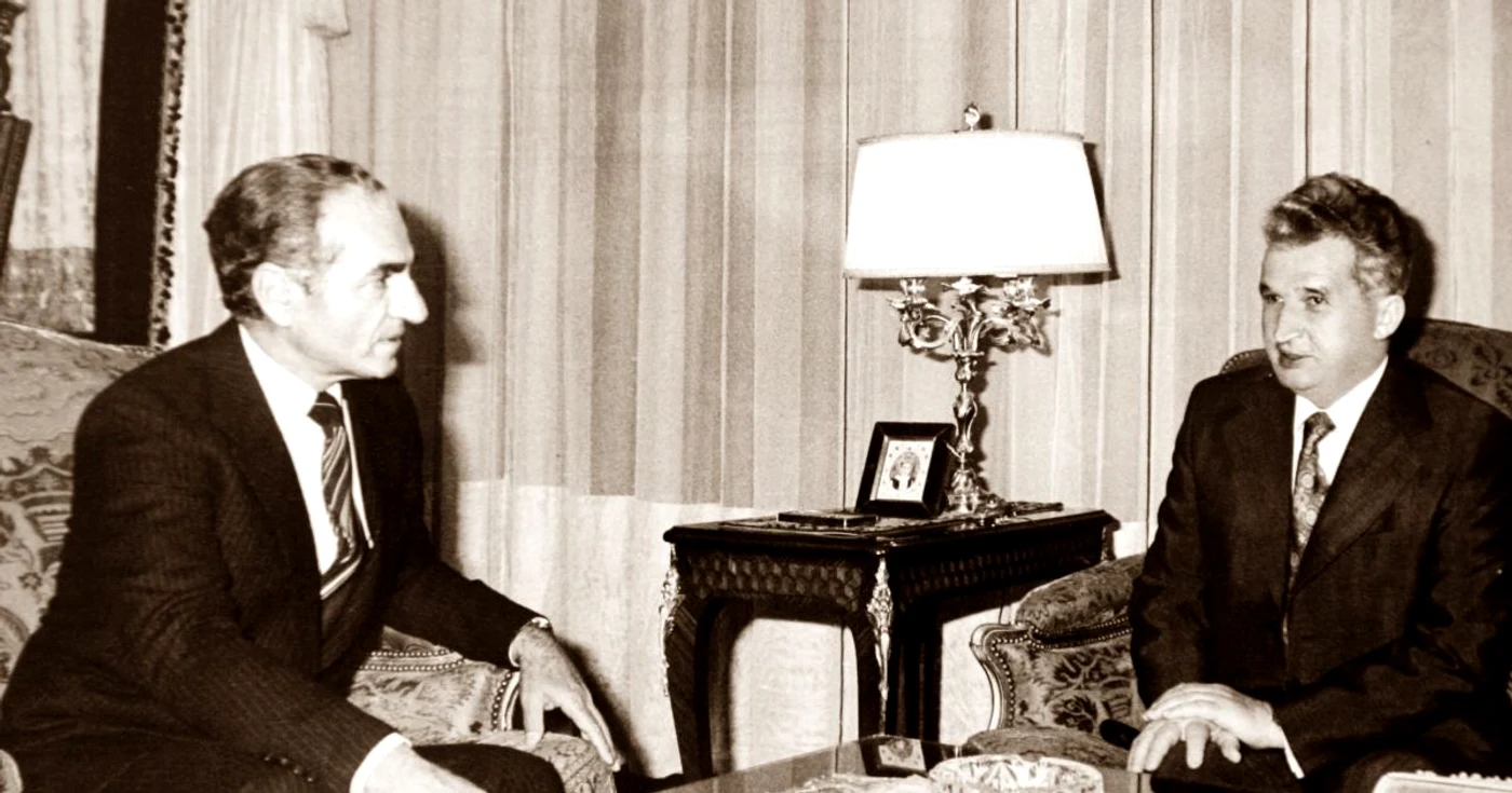 Ceauşescu
şi Pahlavi la masa negocierilor