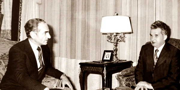 Ceauşescu şi Pahlavi la masa negocierilor
