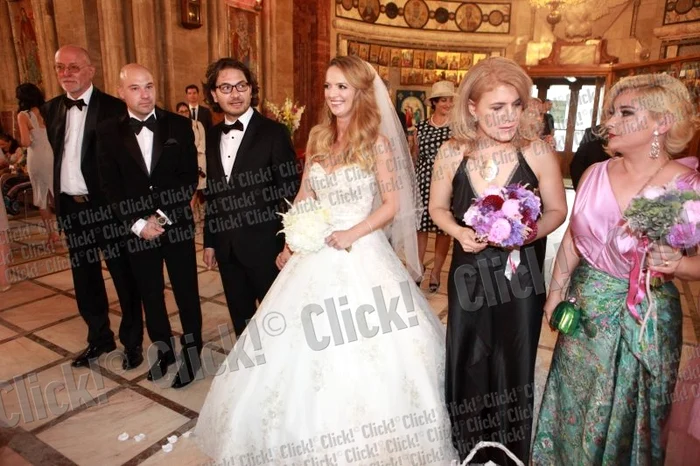 Florin Dumitrescu şi Cristina Sima s-au căsătorit la Mănăstirea Caşin din Capitală. (Foto: Roberto Sălceanu)