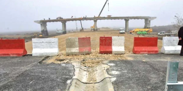 Lucrările la autostrada Bucureşti-Ploieşti au fost întârziate de mai multe ori