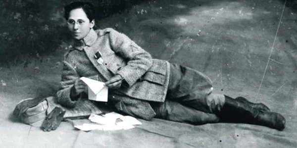 ecaterina teodoroiu in uniforma de militar jpeg