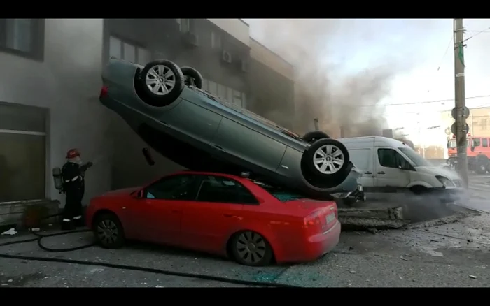 
    Două mașini au sărit în aer în urma exploziei rezervorului Capturi: ISU Galați  