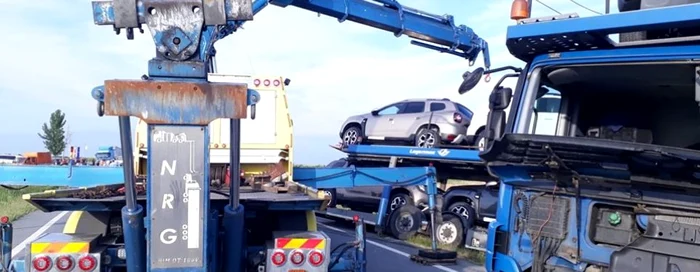 Autovehiculele implicate în accident, care blocau drumul, au fost ridicate