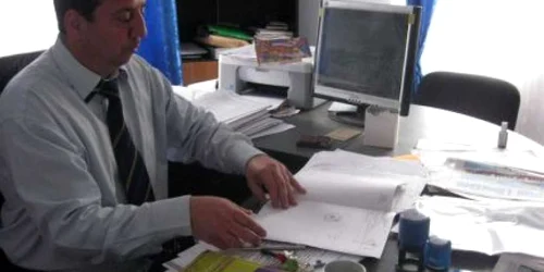 Primarul susţine că este nevinovat şi că totul este o înscenare