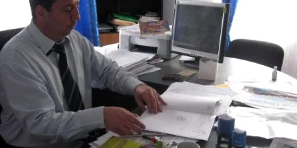Primarul susţine că este nevinovat şi că totul este o înscenare