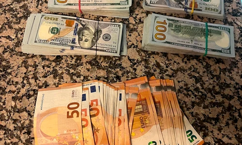 bani euro si dolari  Foto Autoritatea Vamală Română png