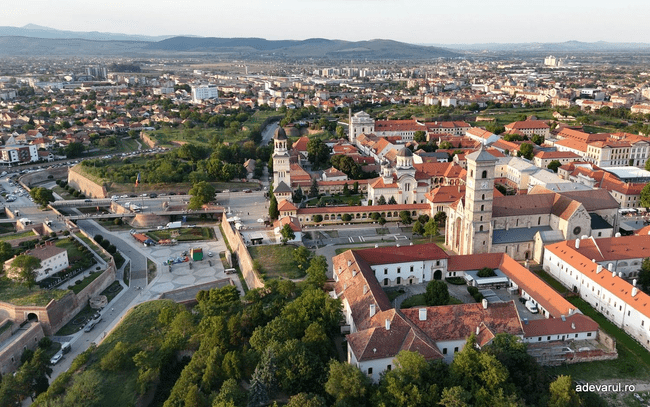 Transformarea Cetății Alba Carolina continuă. Porțile monumentale sunt restaurate, iar șanțurile devin zone de agrement  