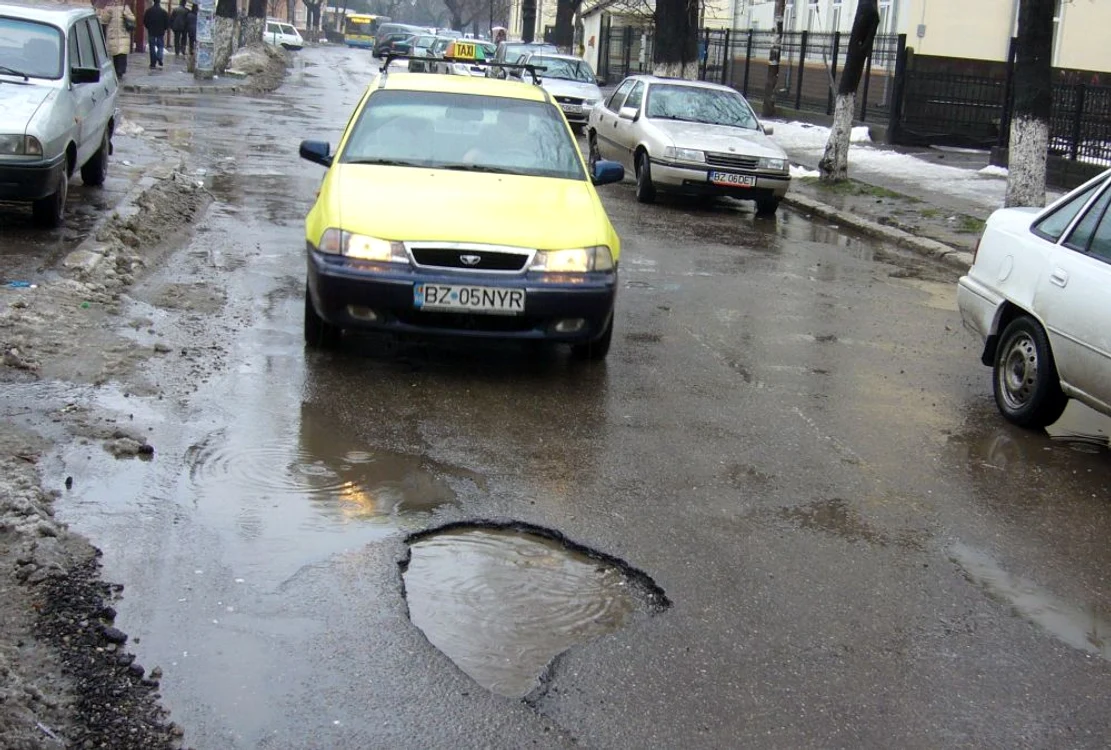 Craterele dau de lucru mecanicilor
