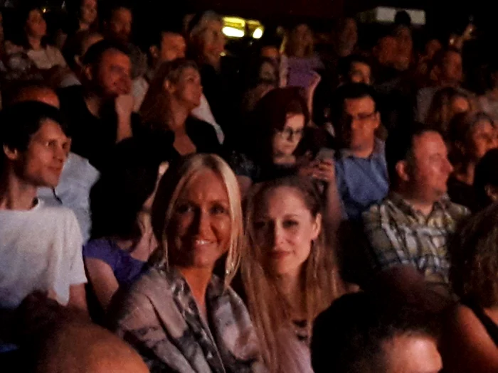 Vica a urmărit show-ul alături de soția lui Dan Helciug