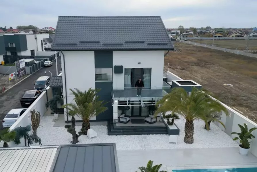 Cum arată casa lui Dorian Popa, după renovări. Artistul are propriul solar de bronzare - VIDEO